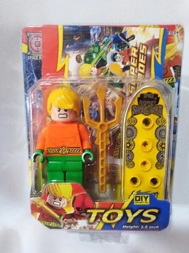 Mini Aquahéroe 3.5”: ¡Tridente, patineta y poder submarino!